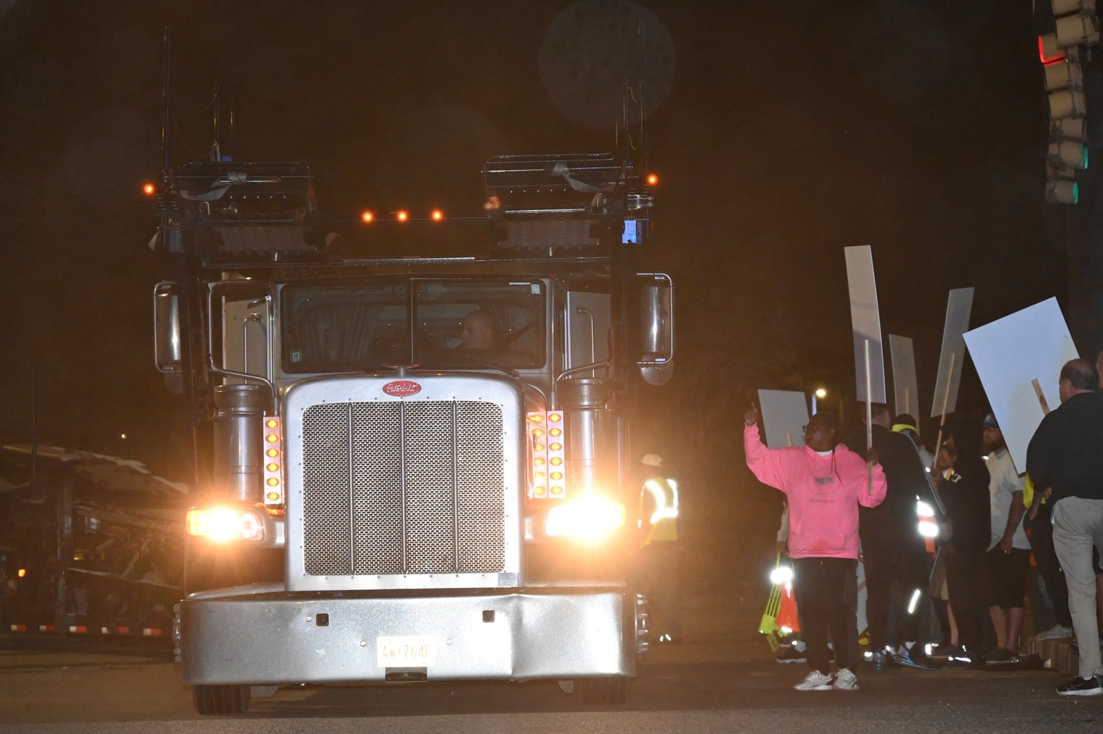 Longshoremen go on strike in Baltimore